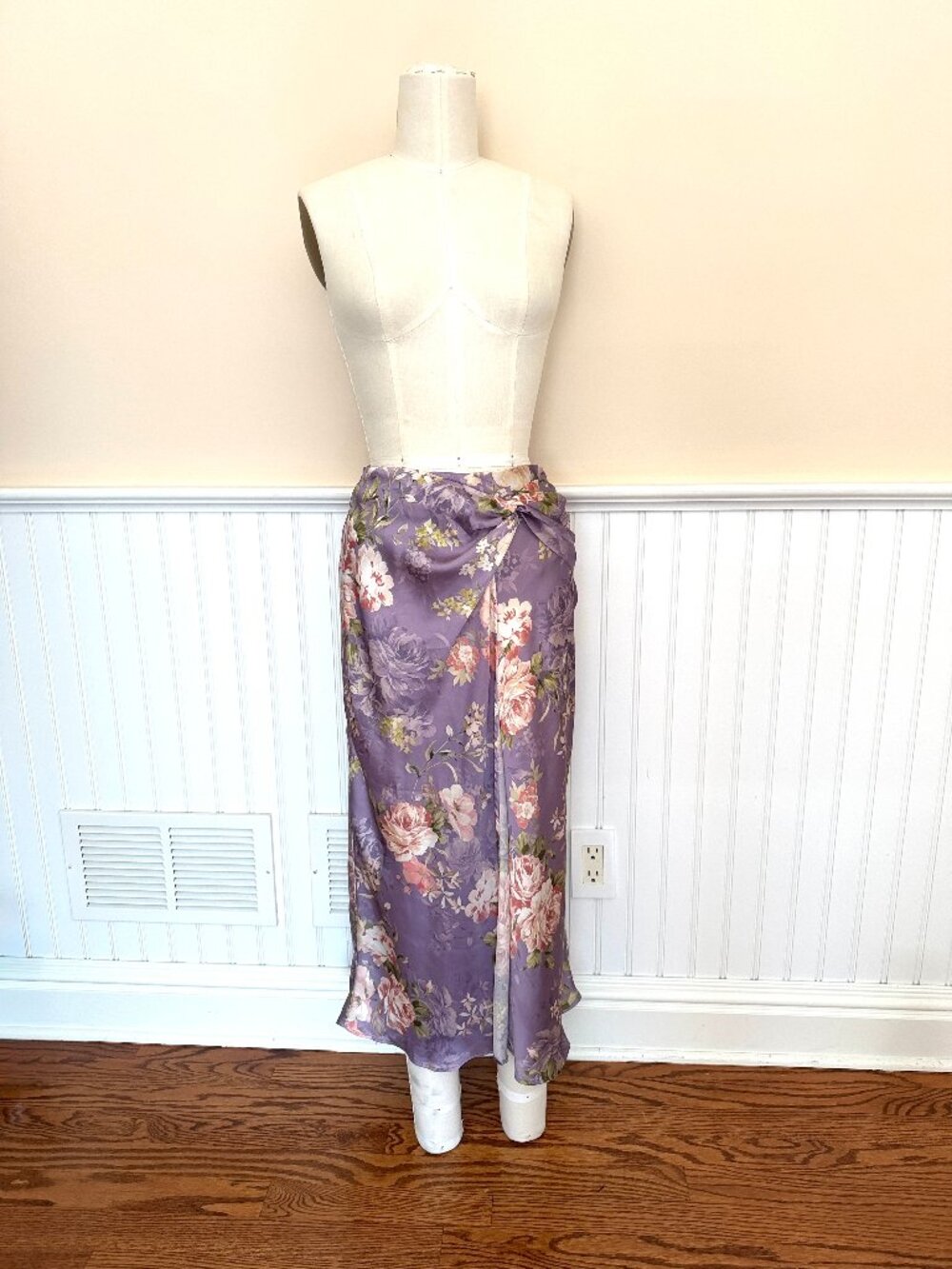 Zara Skirt Size XS Satin Floral Midi in Lavender Purple